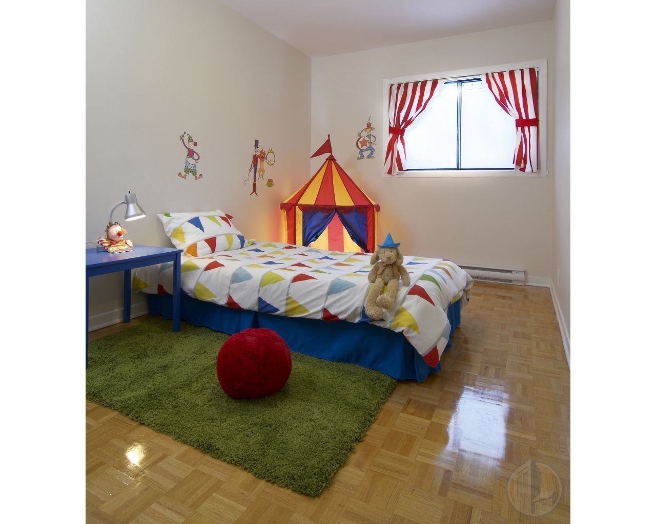 Spacious Townhouse with Basement 3 BDR HEATED 205 FROBISHER DRIVE