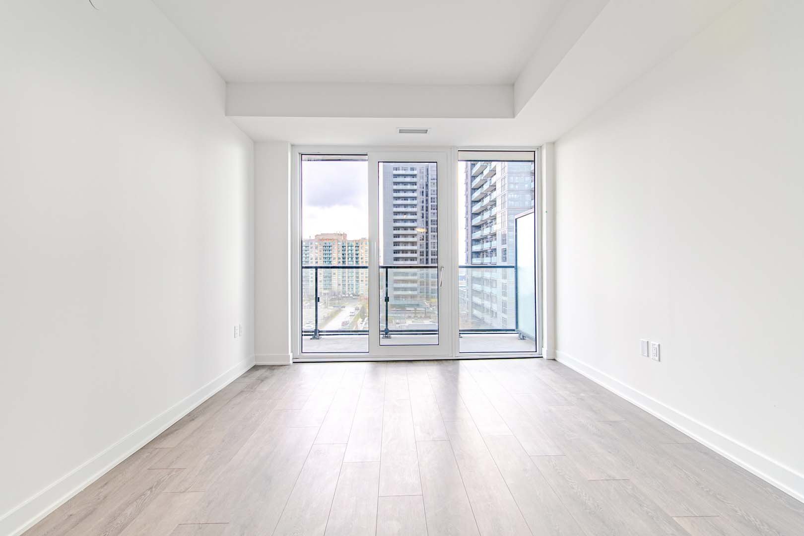 105 Oneida Crescent, Richmond Hill, ON Condo for rent