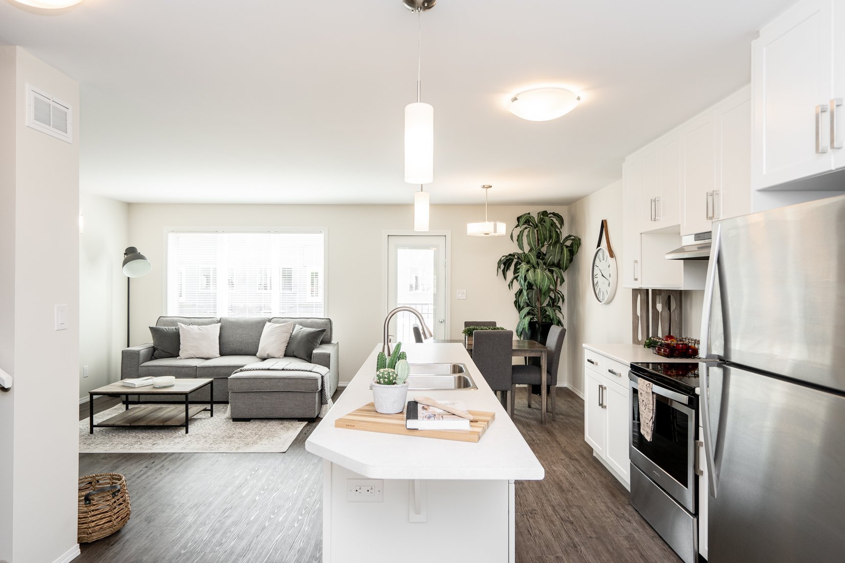 Rentals.ca ) 1 Tourond Creek Drive, Saint Adolphe MB for Rent