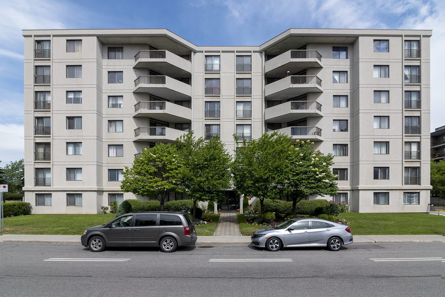 2905 Boulevard de la CôteVertu, SaintLaurent, QC Condo for rent
