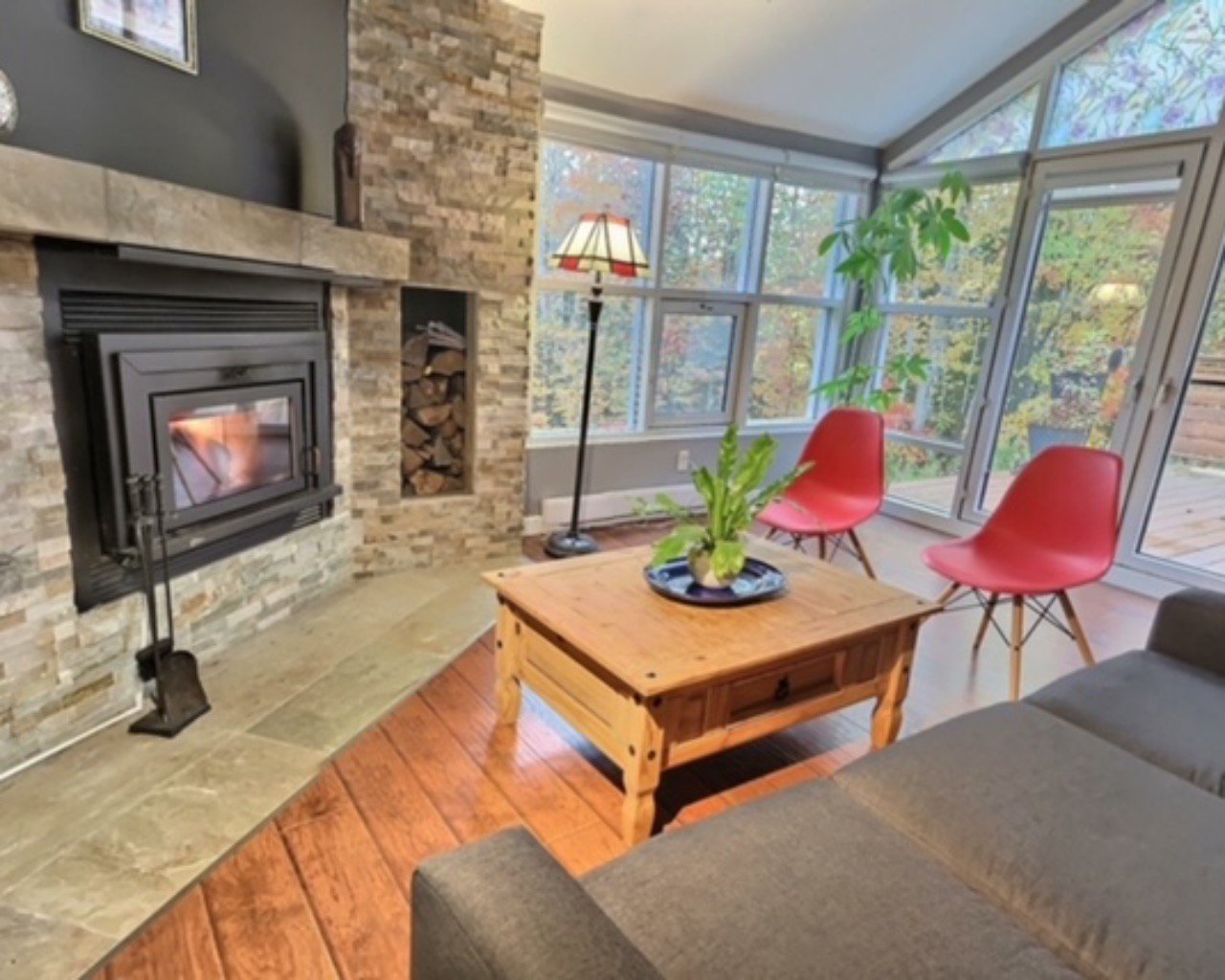 Rentals.ca 594 Mont Loup Garou, SainteAdèle QC à louer