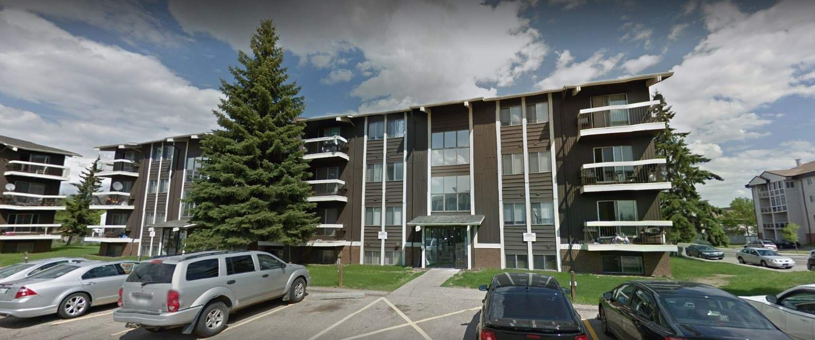 Rentals.ca ) 242 Pinehouse Drive, Saskatoon SK for Rent