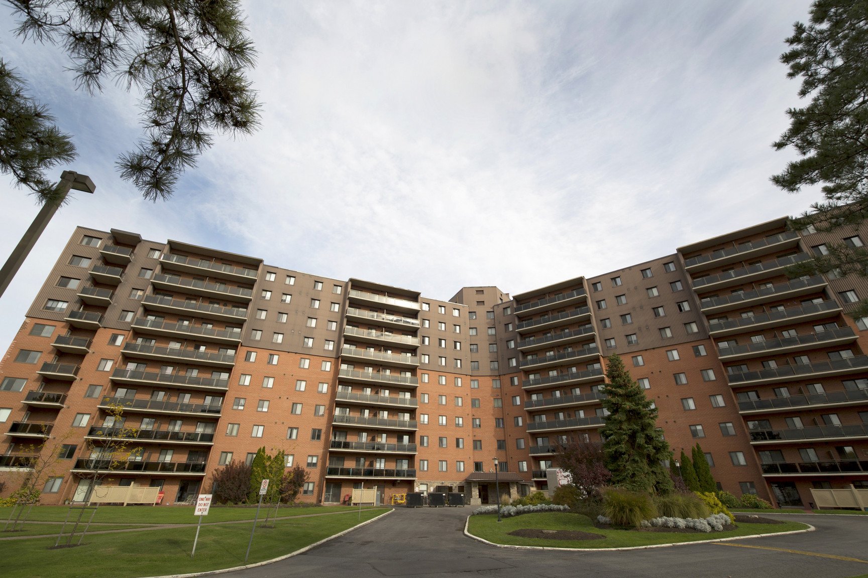 Rentals.ca ) 614 Lake Street, St. Catharines ON for Rent