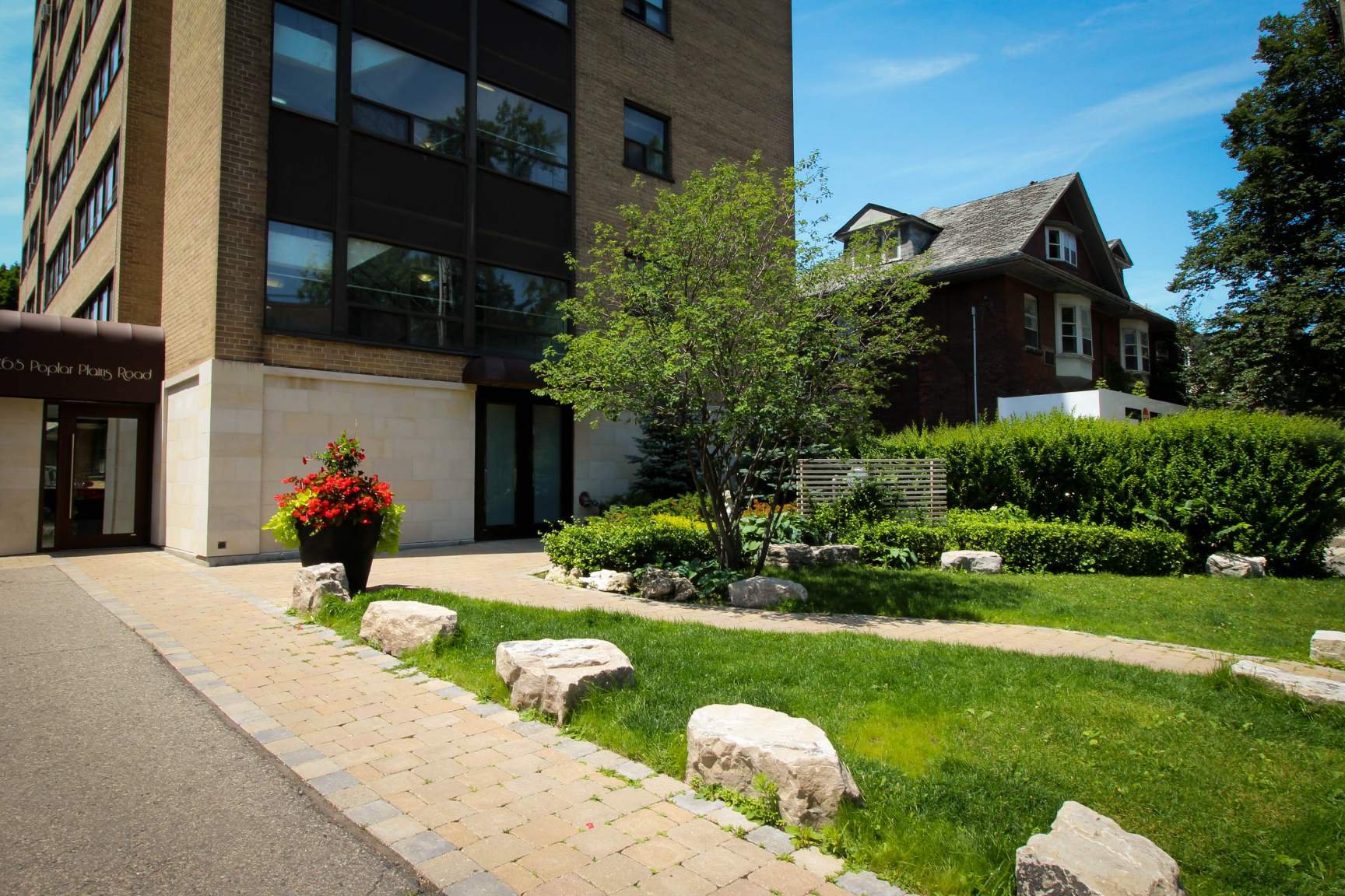 Rentals.ca :) 268 Poplar Plains Rd, Toronto ON for Rent