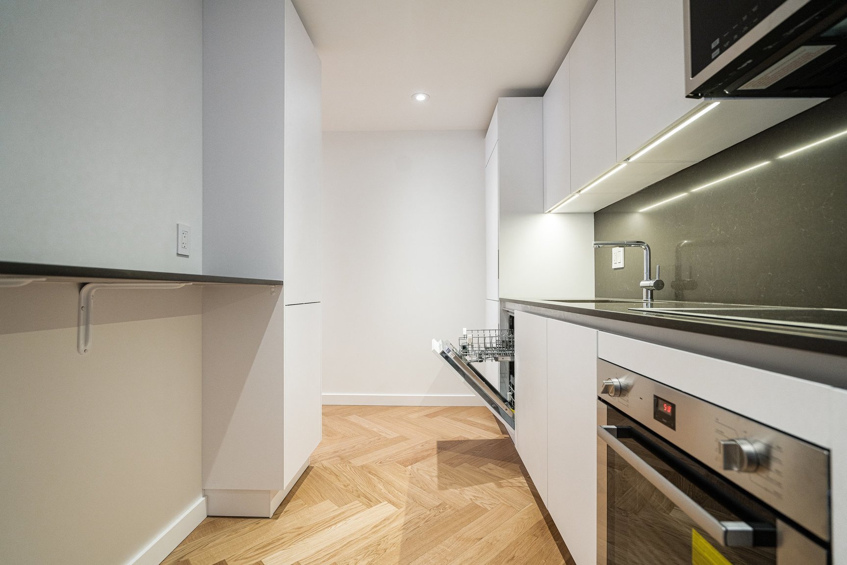 Rentals.ca ) 100 Vaughan Road, Toronto ON for Rent