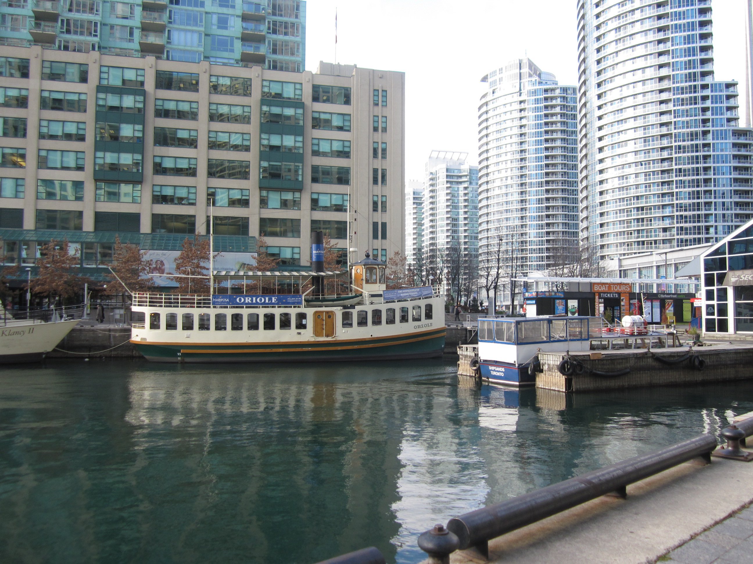Rentals.ca ) 99 Harbour Square, Toronto ON for Rent