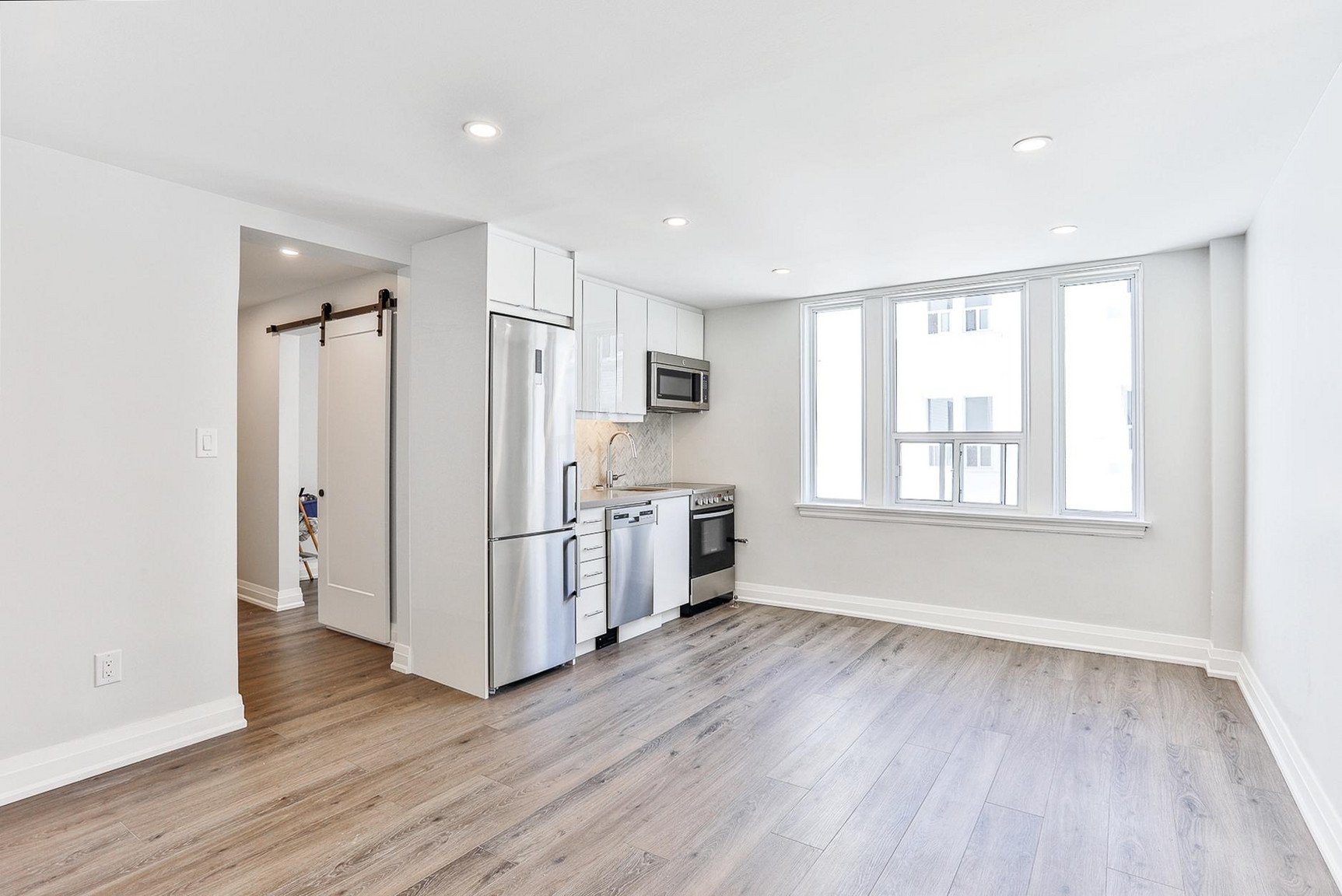 Rentals.ca 699 Eglinton Avenue West, Toronto ON for Rent