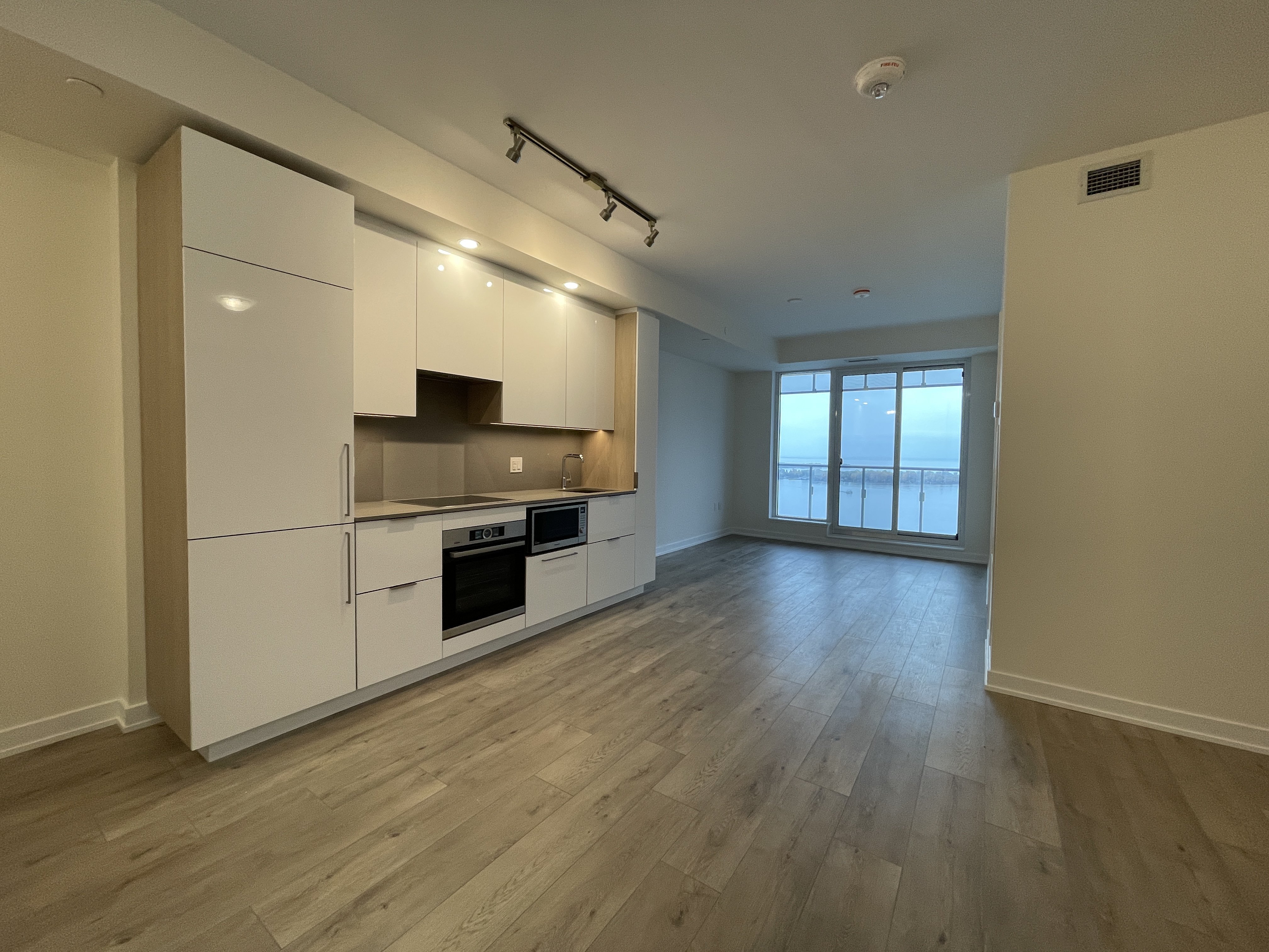 Rentals.ca 28 Freeland Street, Toronto ON for Rent