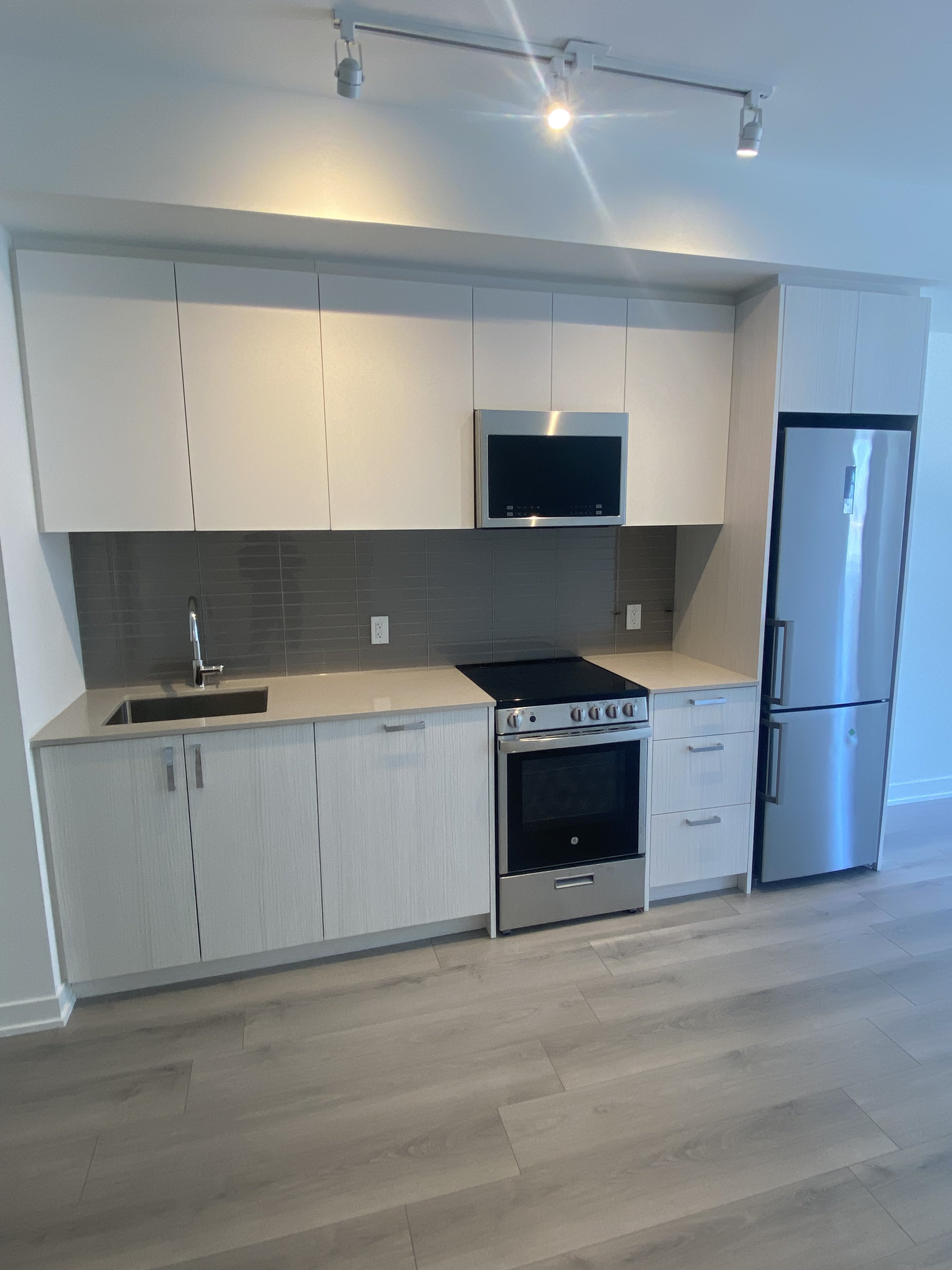 Rentals.ca ) 1787 Saint Clair Avenue West, Toronto ON for Rent