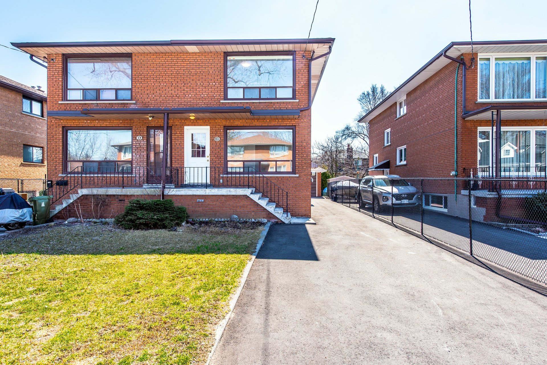 Rentals.ca ) 59a Roseland Drive, Toronto ON for Rent