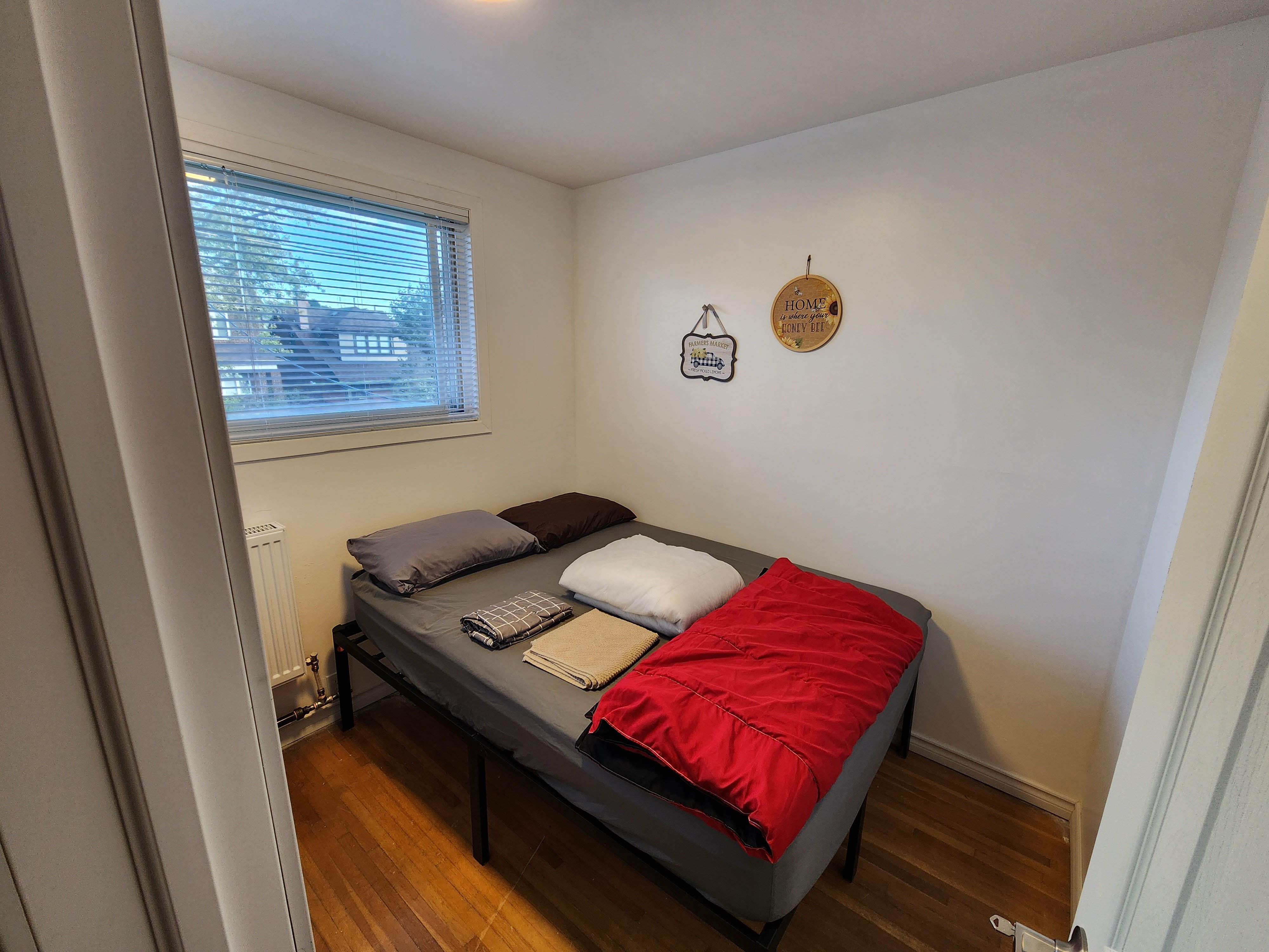 372-northcliffe-boulevard-toronto-on-room-for-rent