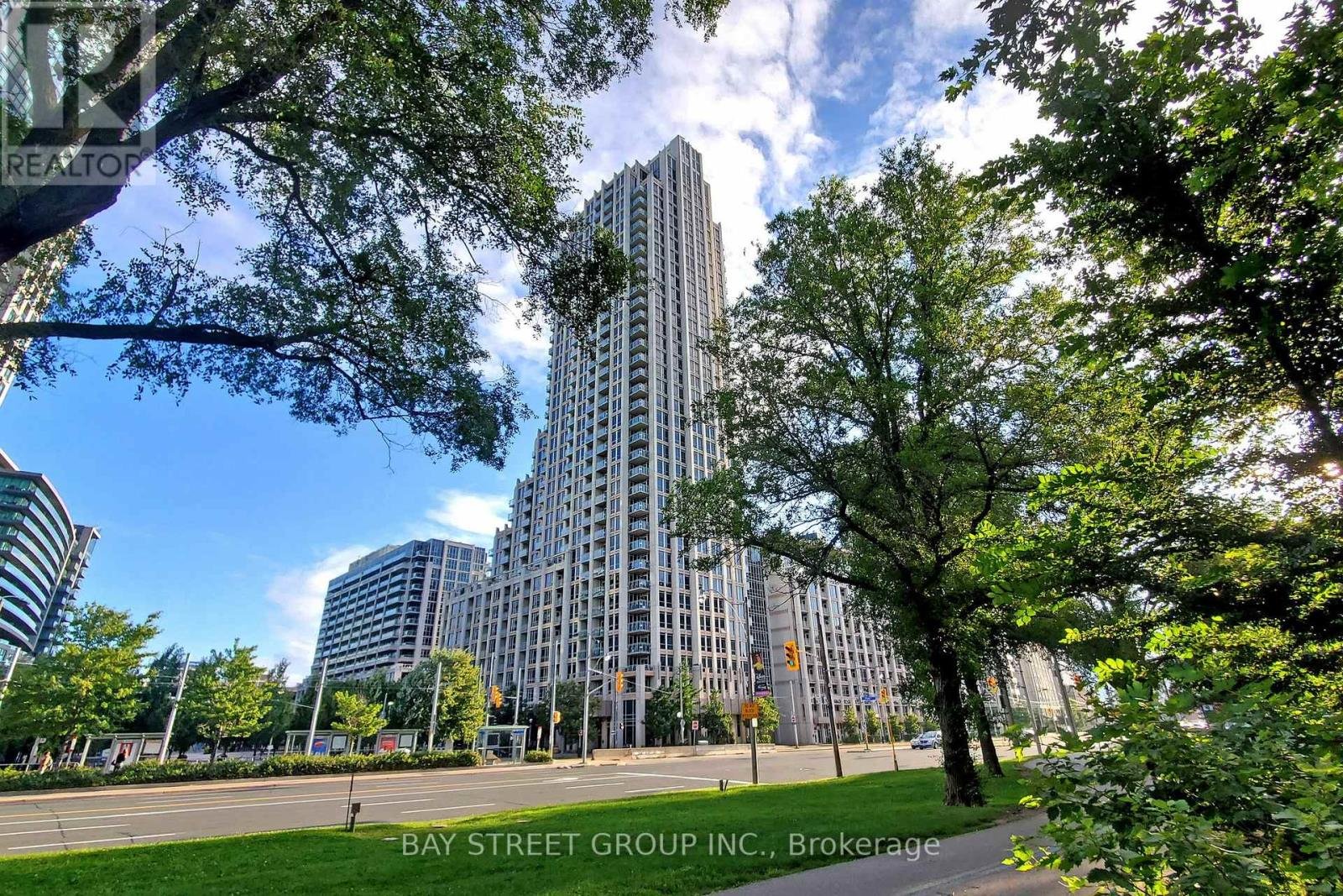 Rentals.ca 628 Fleet Street, Toronto ON for Rent