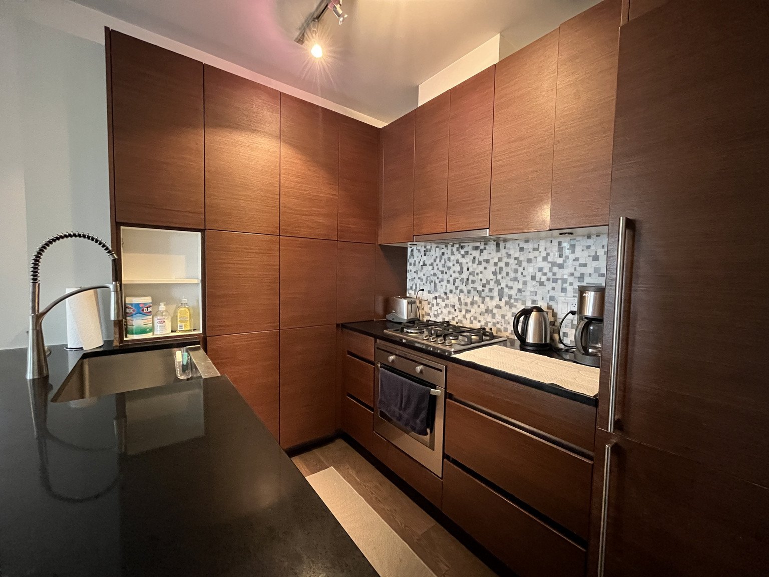 Rentals.ca 565 Smithe St, Vancouver BC for Rent