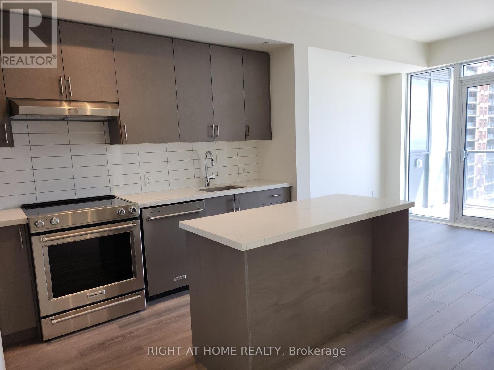 Rentals.ca 9000 Jane Street, Vaughan ON for Rent