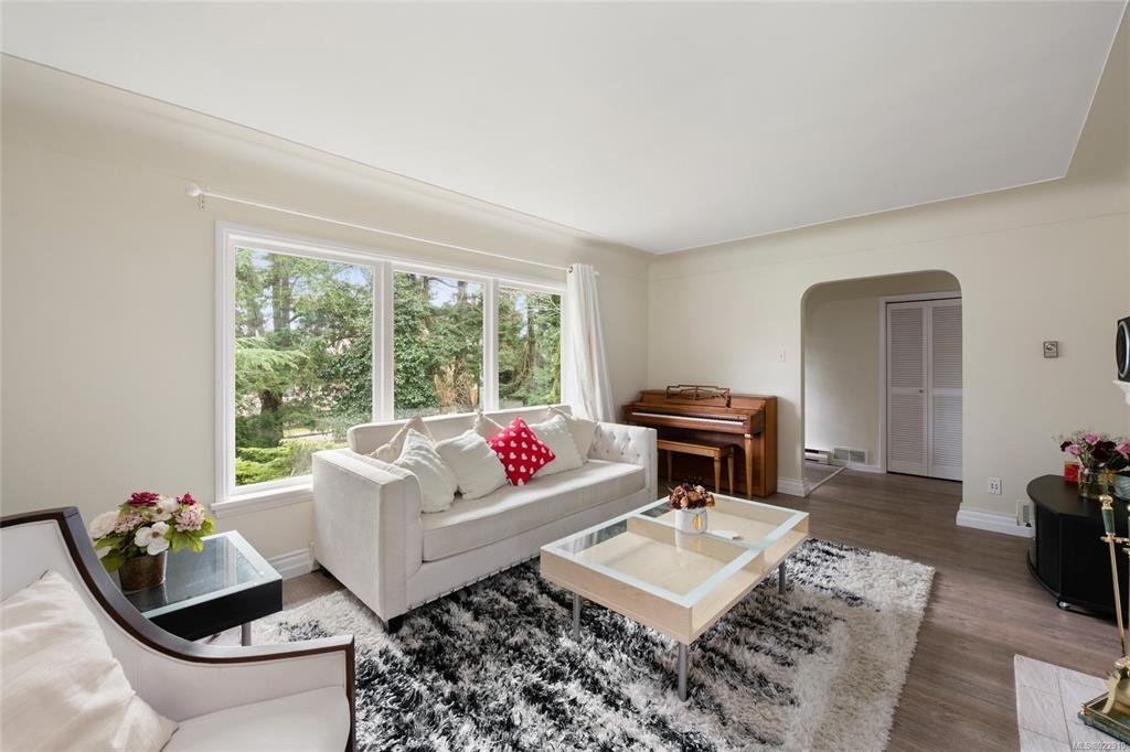 Rentals.ca 4276 Gordon Head Road, Victoria BC for Rent