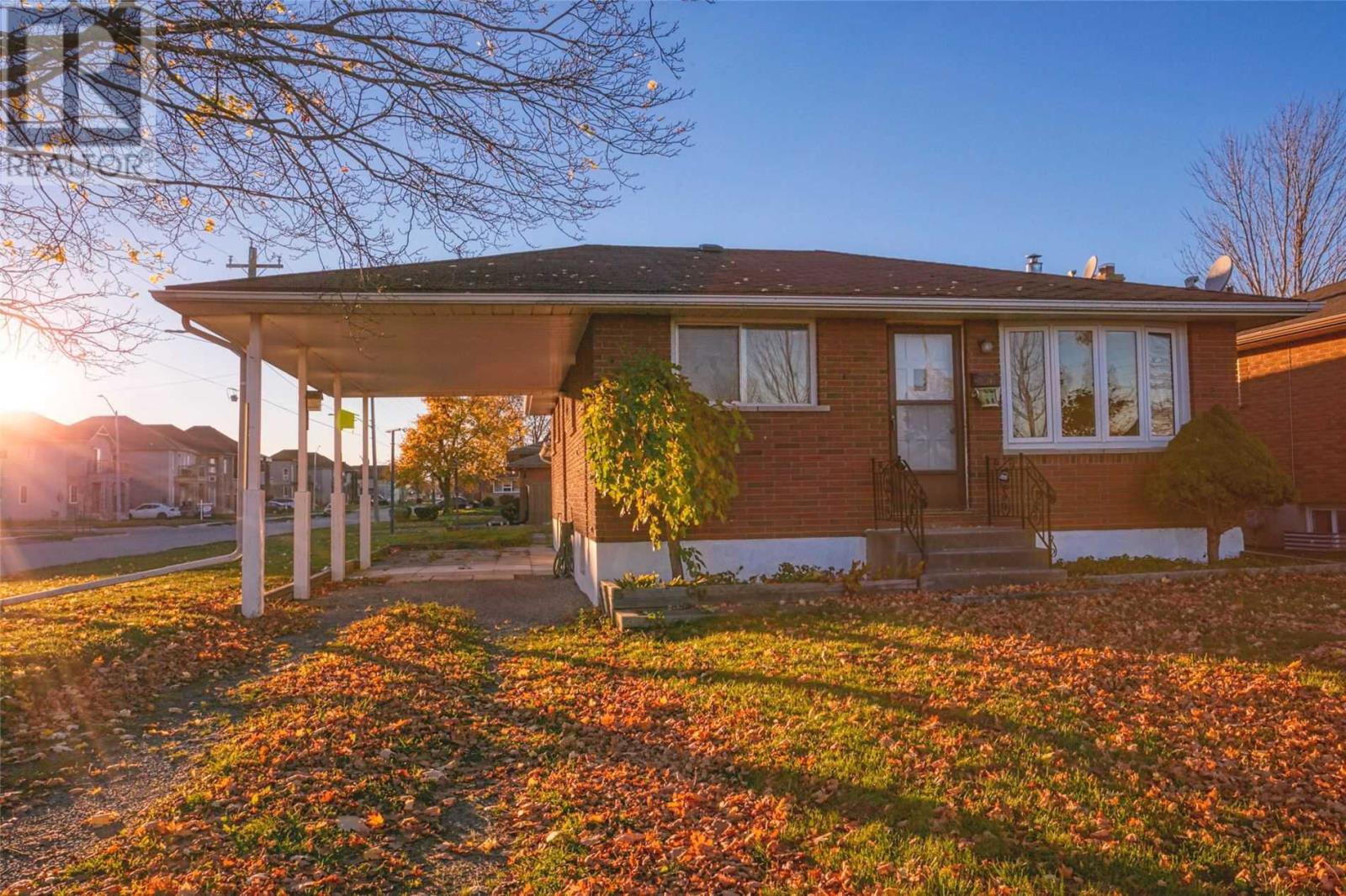 Rentals.ca ) 220 Bradley, Welland ON for Rent