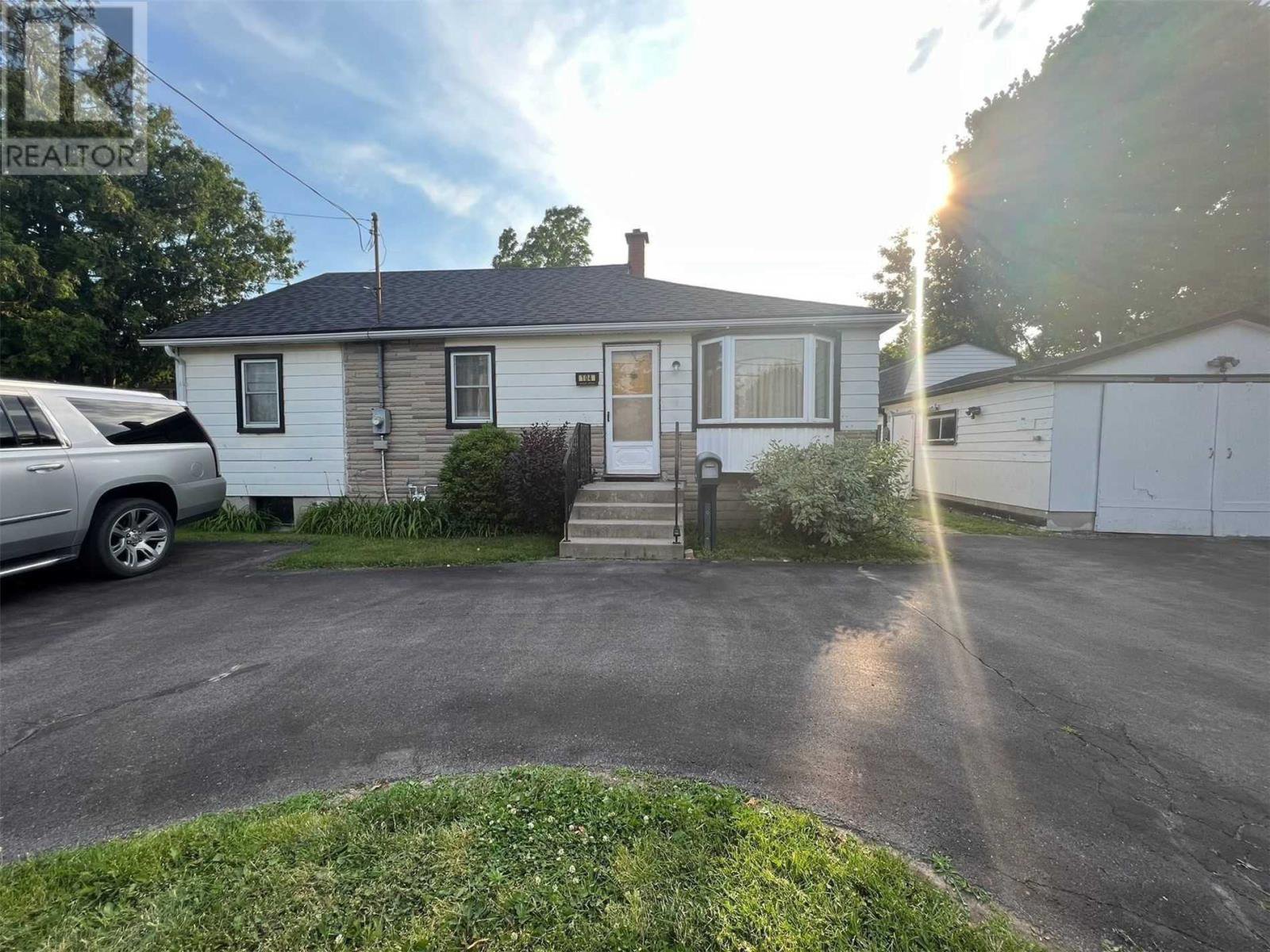Rentals.ca ) 104 Thickson Road, Whitby ON for Rent