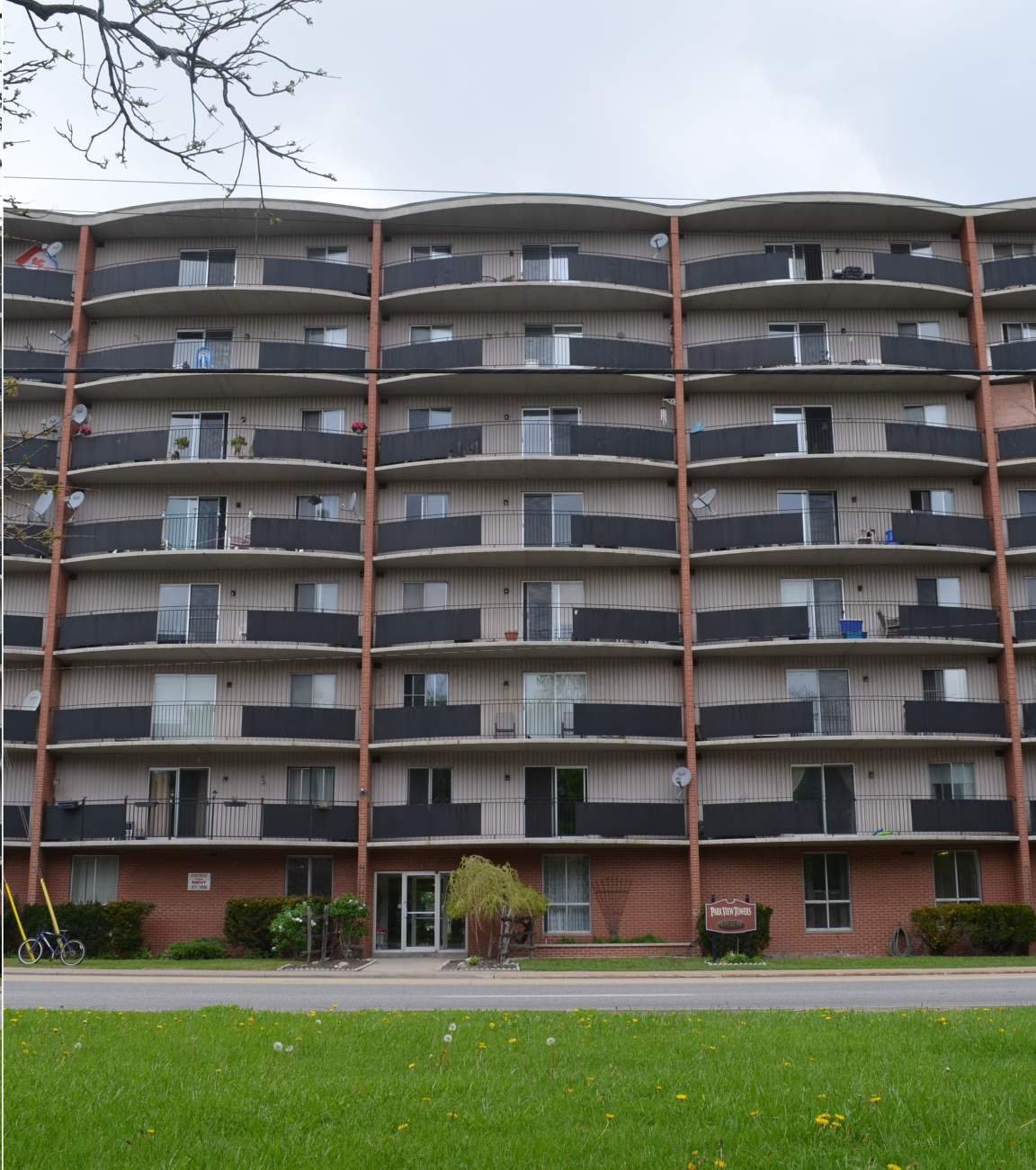 Parkview Tower Apartments - 76 Tecumseh Rd E, Windsor, ON