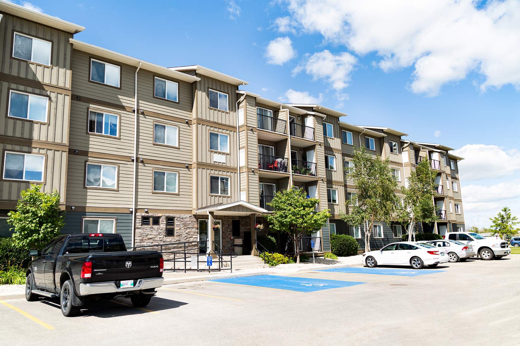 Rentals.ca ) 1350 Concordia Ave E, Winnipeg MB for Rent