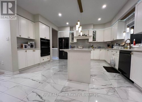 MASTER SUITE - 54 PACE AVENUE