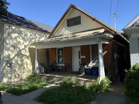 216 Wellington Street