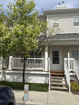193 Country Village Manor Northeast