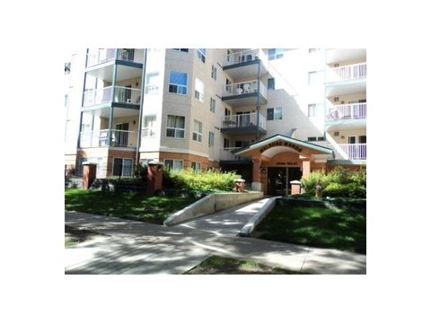 9938 104 Street Northwest