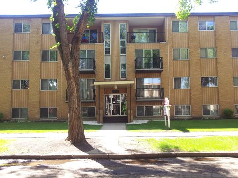 11022 83 Street Northwest