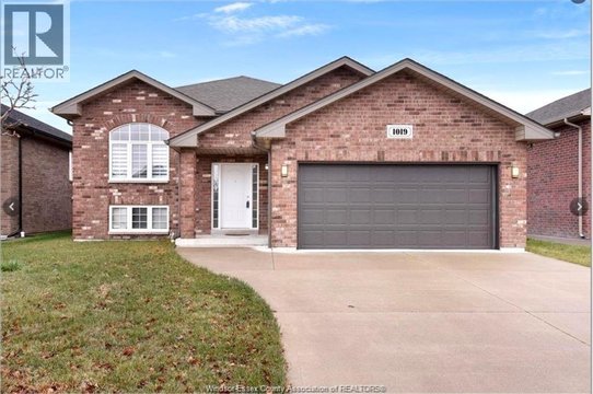 1019 ASPEN RIDGE CRESCENT