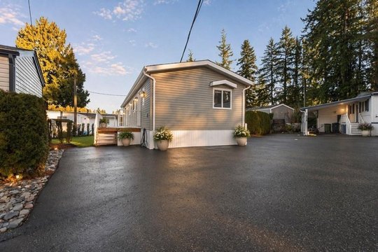 19 24330 FRASER HIGHWAY