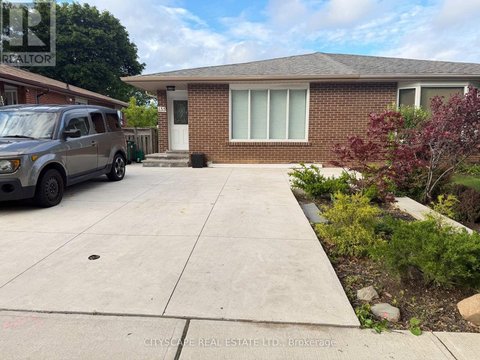 UPPER - 135 BONHAM BOULEVARD
