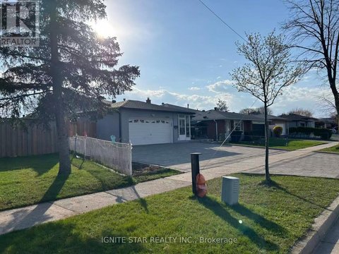 3246 OAKGLADE CRESCENT