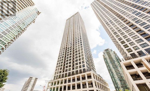 604 - 30 ELM DRIVE W