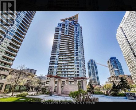 405 - 33 ELM DRIVE W