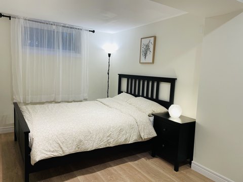 2263 Harcourt Crescent