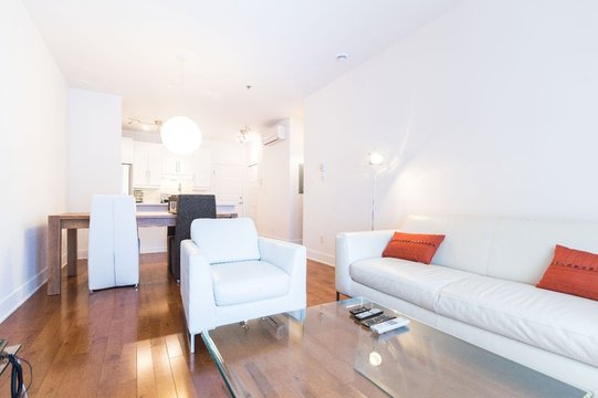 201 Rue Charlotte