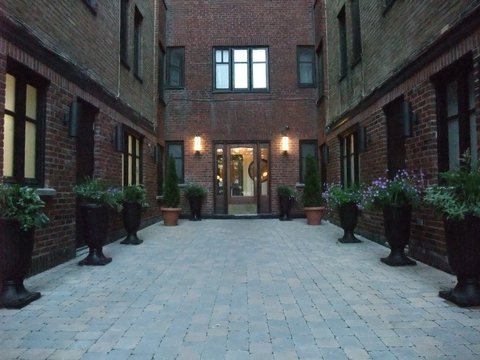 4982 Chemin Queen Mary