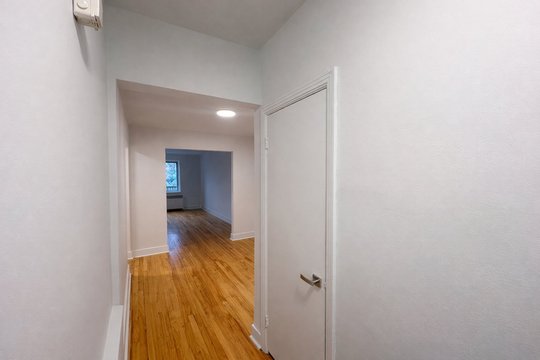 5025 Avenue Macdonald