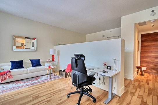801 Rue de la Commune Est