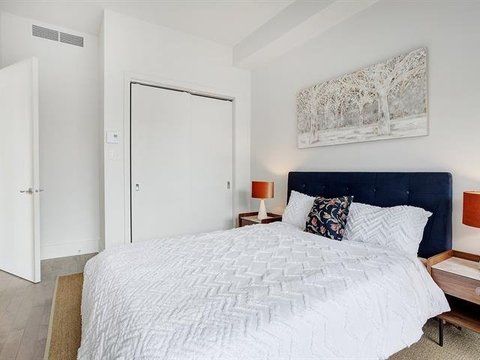 1025 Rue de la Commune Est
