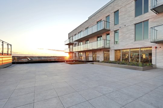 5070 Rue Paré