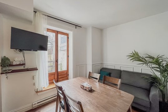 3560 Rue De Bullion