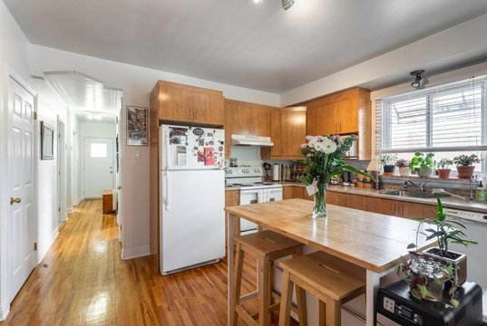 3104 Rue Allard