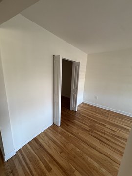 6978 Rue Hutchison
