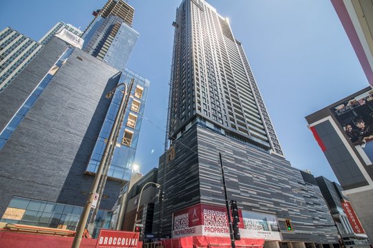 1288 Avenue des Canadiens-de-Montréal