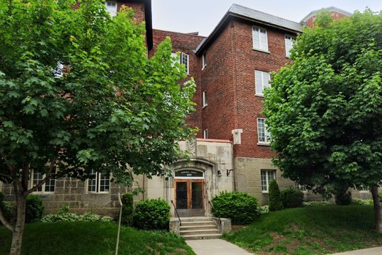 250 Avenue Lansdowne