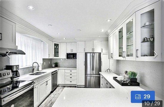 10 Fontainbleau Drive