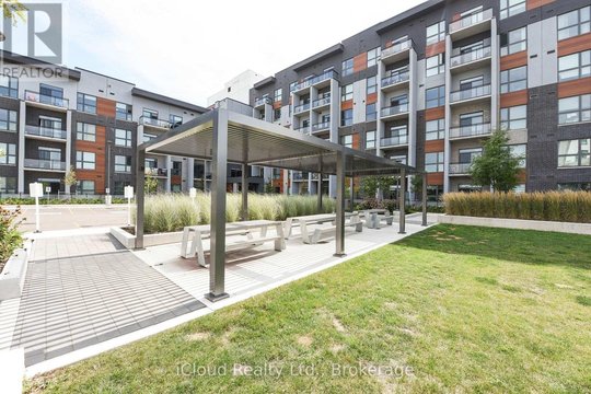 004 - 95 DUNDAS STREET