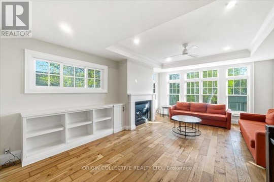 79 WILSON STREET E