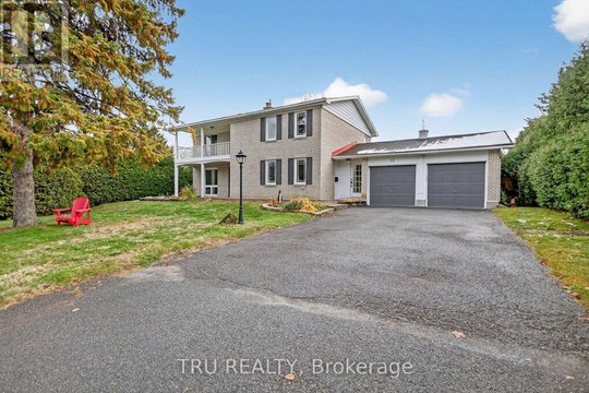 12 APACHE CRESCENT